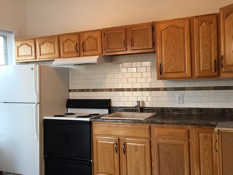 608 Wolcott St — Photo 1