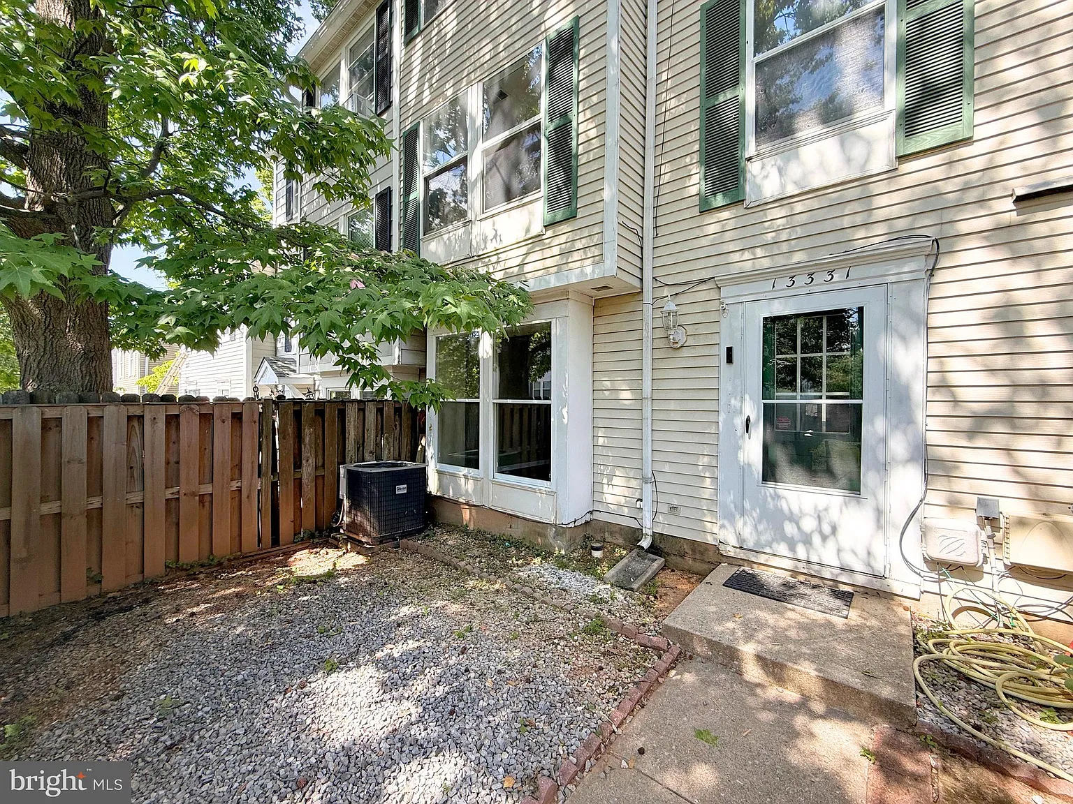 3 bed, 2.5 bath, 1607 sqft, $2,450 — Photo 2