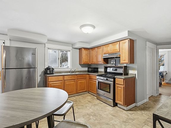 4th image of 34 Savoy Ave