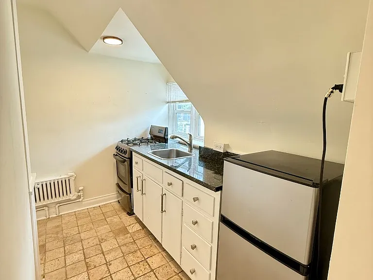 1454 N Marion St #9 — Photo 2