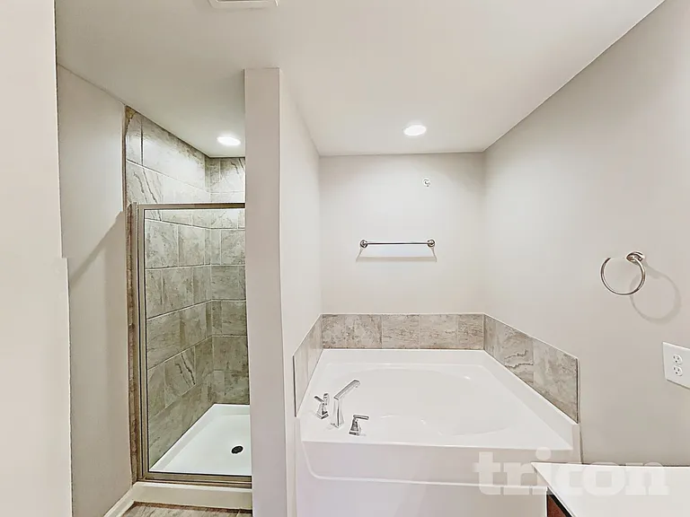 209 Ashmere Ct — Photo 13
