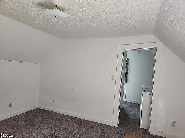 1016 Pearl St — Photo 9
