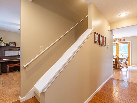 2nd image of 803 S Whitley Dr