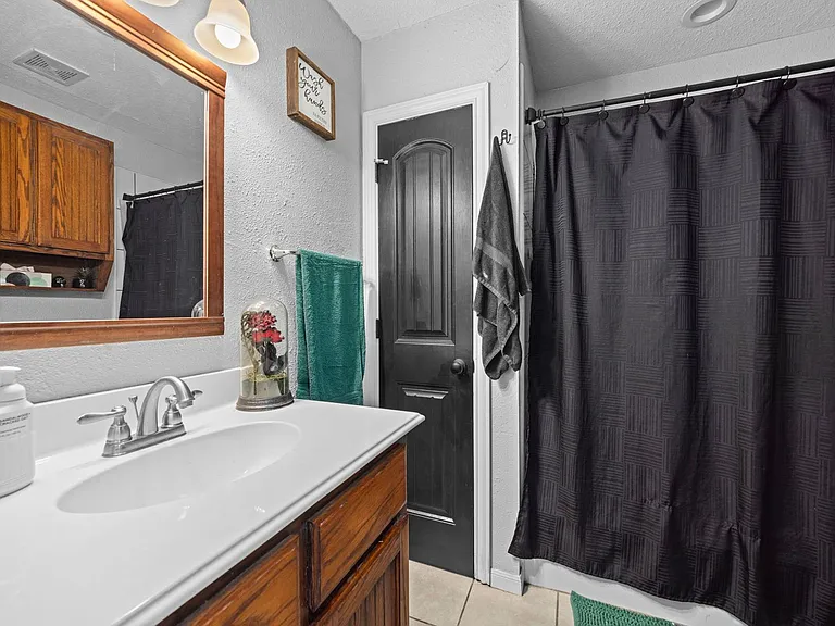 70 Sue Ann Dr — Photo 17