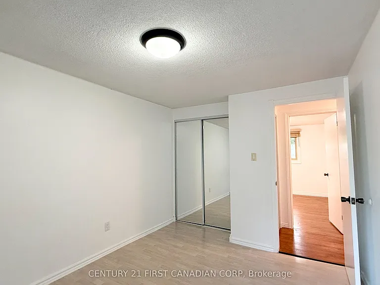 80 Rollscourt Pl — Photo 10