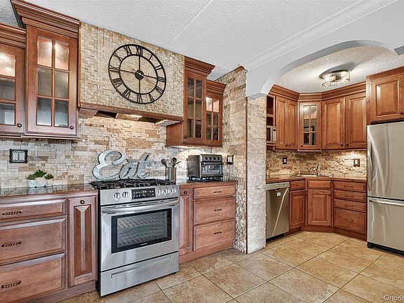 4th image of 108 Sagamore Road #3M