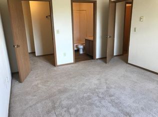 1925 Bonnie Ln APT 402, Waukesha, WI 53188