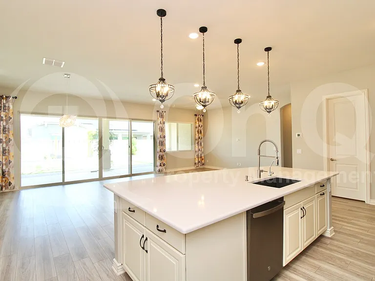 15078 W Roosevelt St — Photo 8