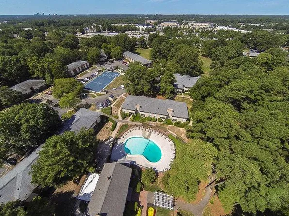 Lexington on the Green