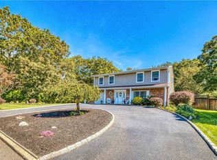 17 Fairbanks St, Pt Jefferson Station, NY 11776