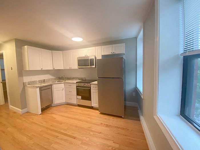 1st image of 466 Commercial St APT 4