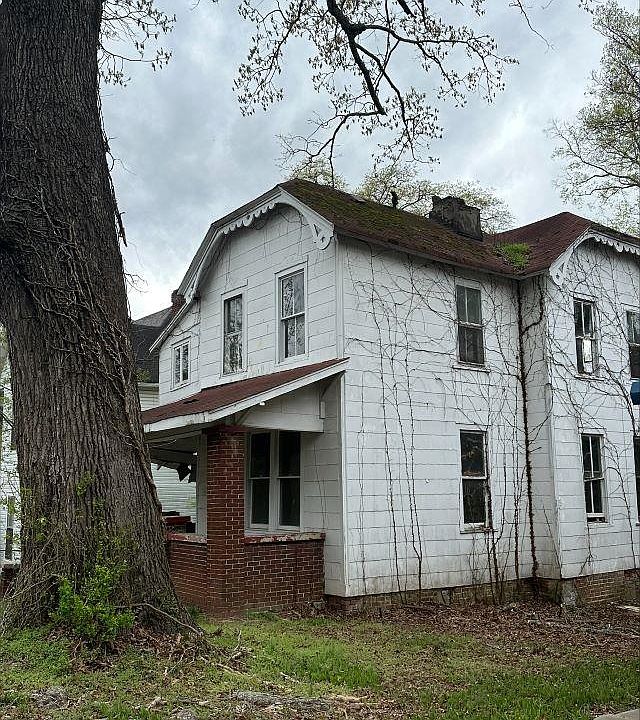 2nd image of 703 Austin Ave