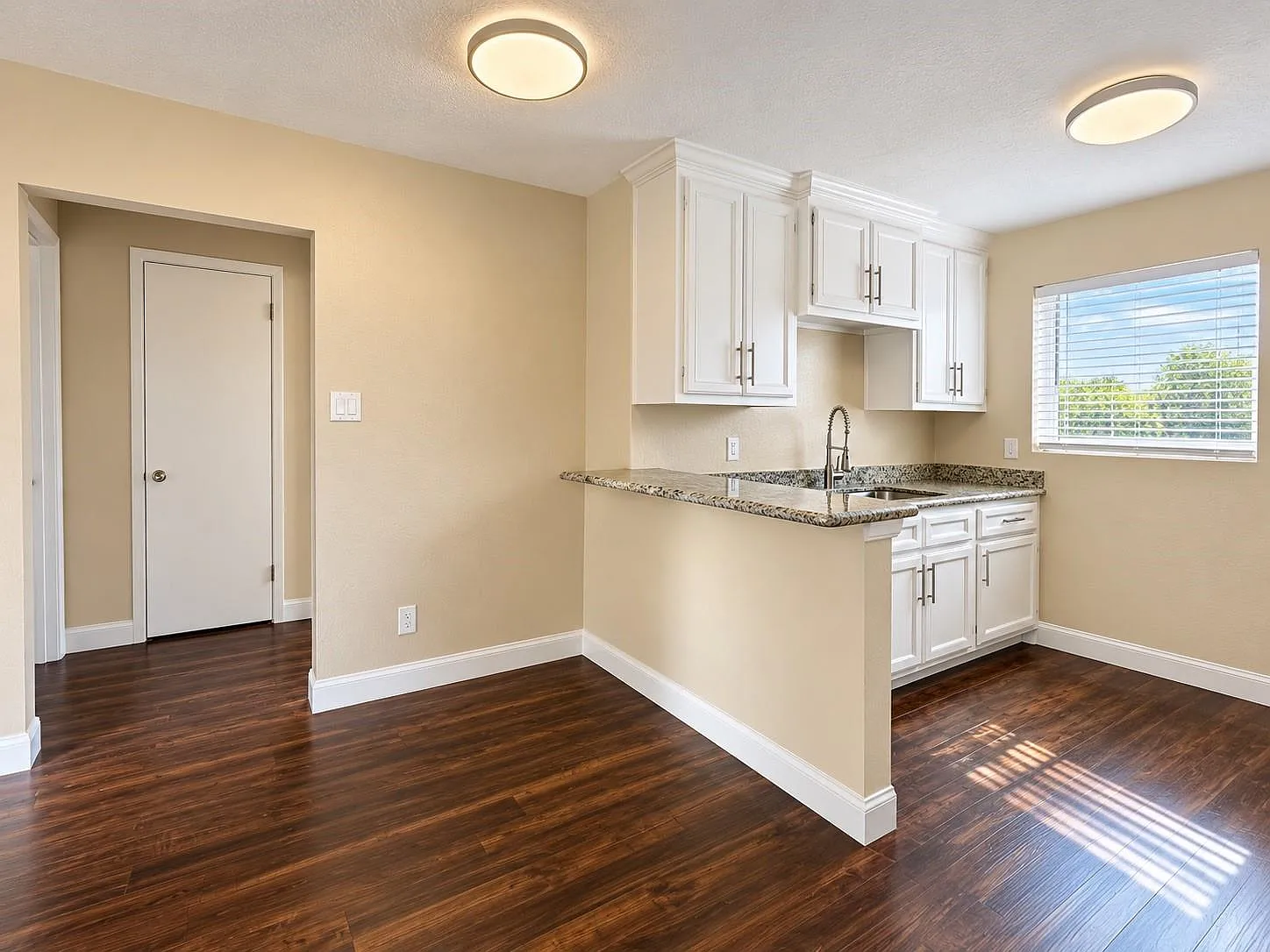 2 bed, 1.0 bath, 2912 sqft, $1,195 — Photo 3