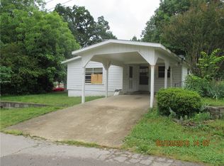 204 S Gaskill St, Huntsville, AR 72740