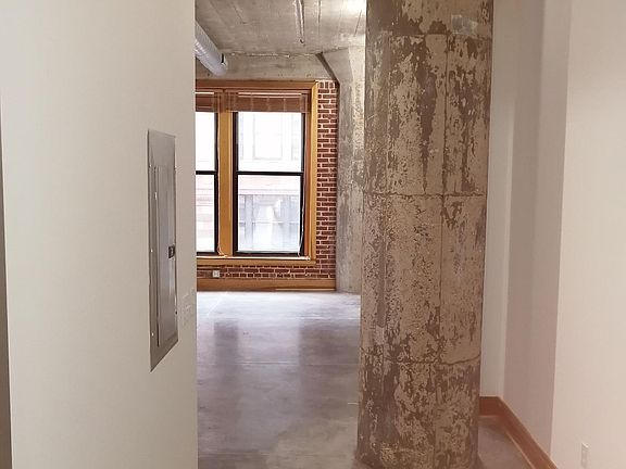4th image of 1612 Lucas Ave Unit 306