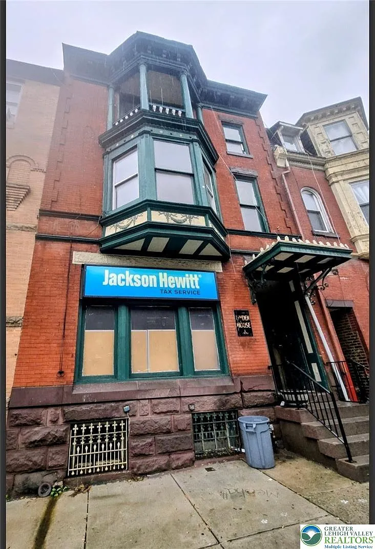 1 bed, 1.0 bath, 650 sqft, $1,300 — Photo 1