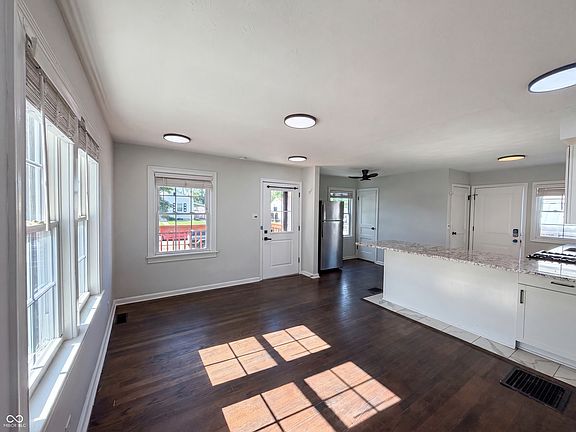3rd image of 2310 Calhoun St