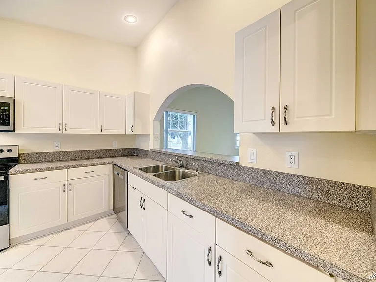 106 Middleburg Dr — Photo 12