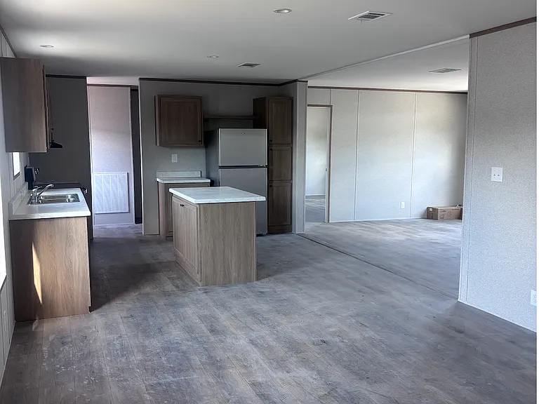 7480 SE Eagle Ave — Photo 3