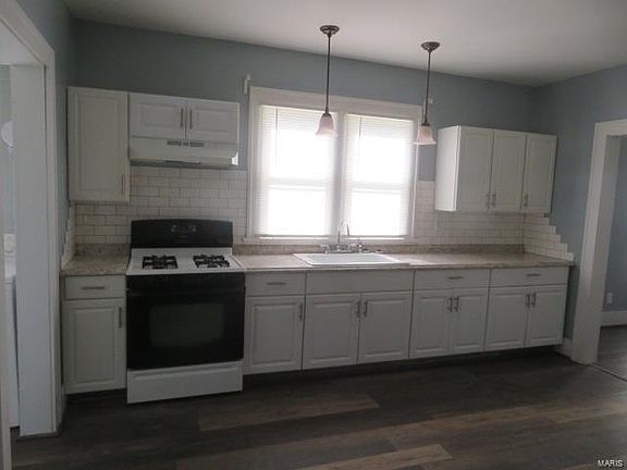 3rd image of 520 W Fairground Ave