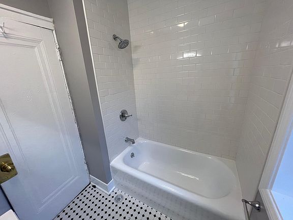 4th image of 4664 N Spaulding Ave #1F
