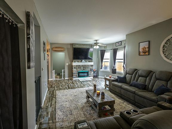 3rd image of 1014 Henry St