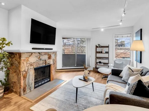 1476 W 10th Ave #407, Vancouver, BC V6H 1J9