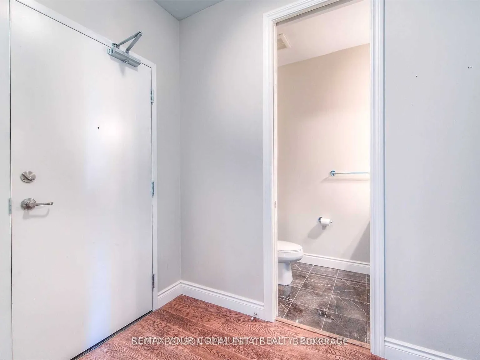 Westmount Grand Condos — Photo 2