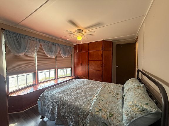 4th image of 525 Moorfield Rd