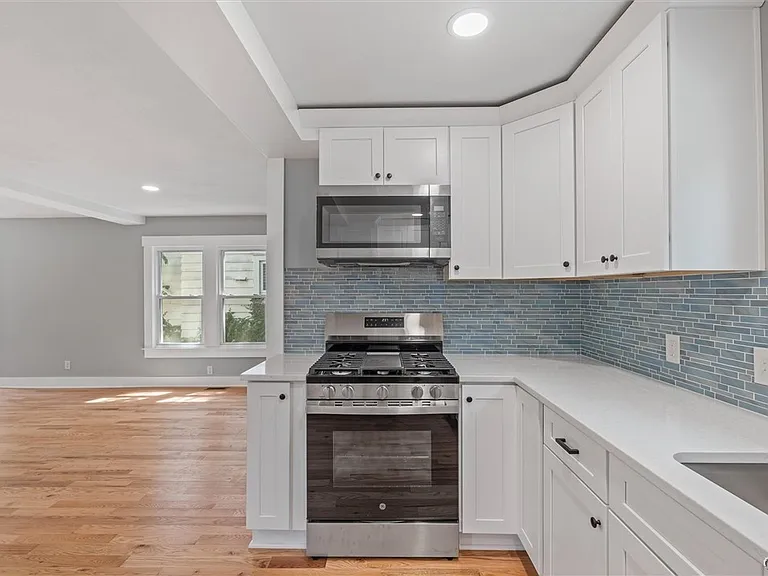 106 Wellington Rd — Photo 12