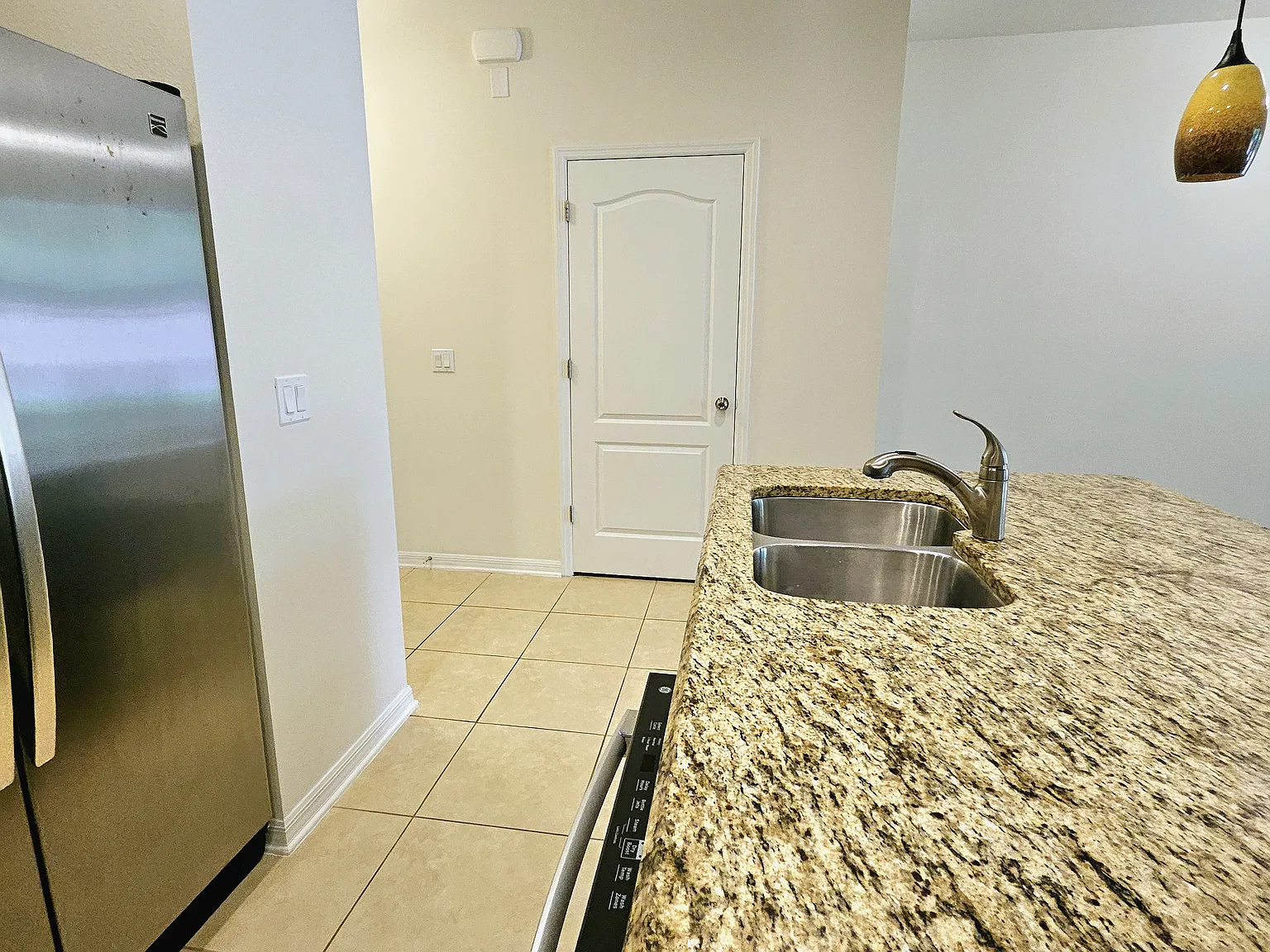 3 bed, 2.5 bath, 1497 sqft, $2,200 — Photo 3