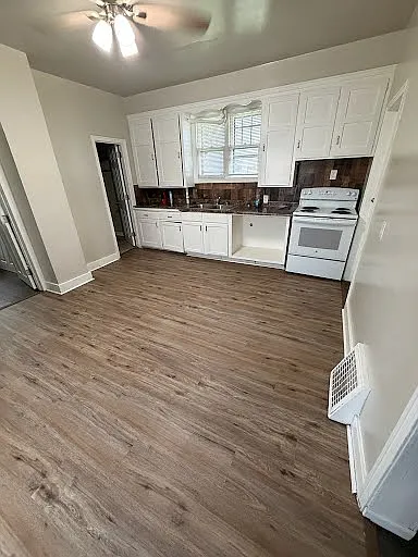 3 bed, 765 sqft, $1,200 — Photo 2