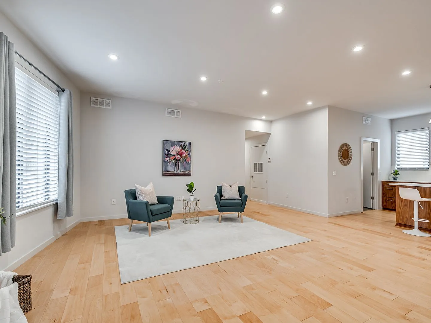 627 Couch Dr N12 — Photo 3