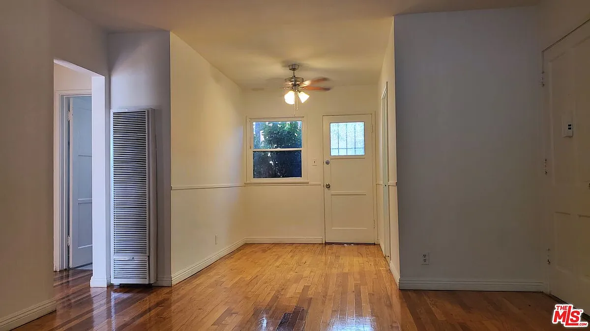 Building Photo - 11202 Camarillo St #11204