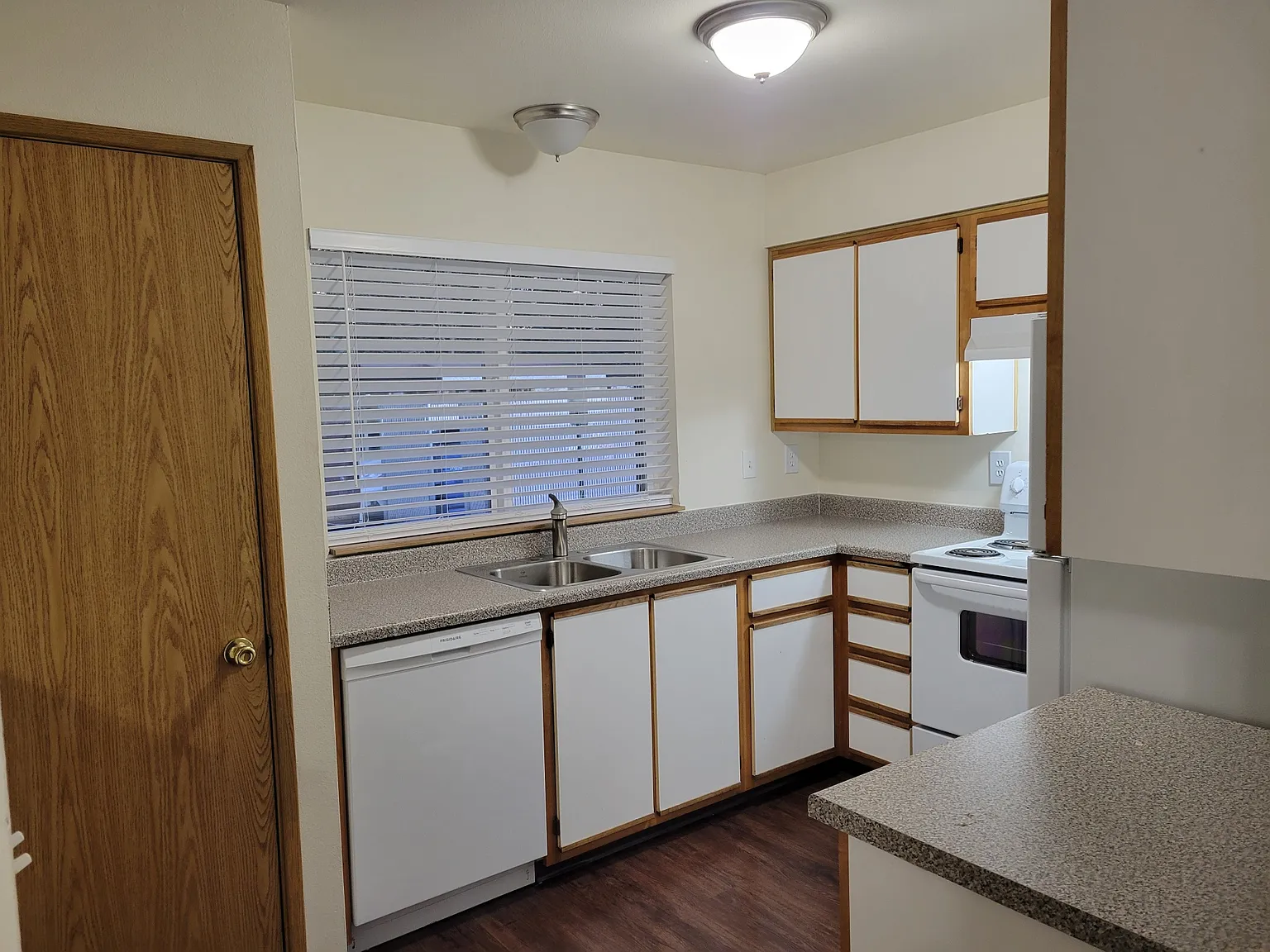 Cloverdale Apartments — Photo 2