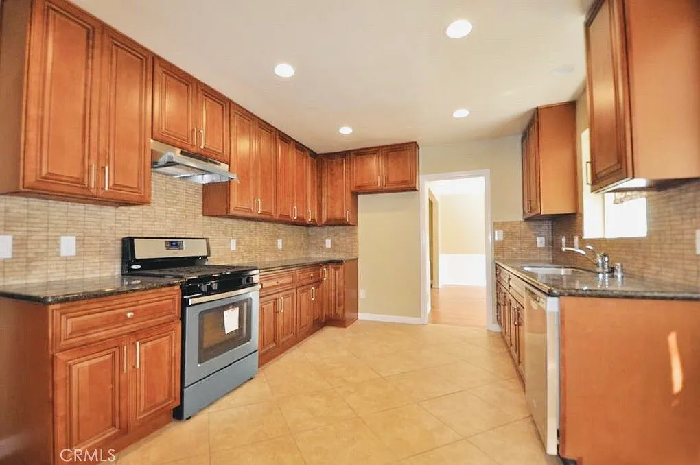 3 bed, 2852 sqft, $6,400 — Photo 3