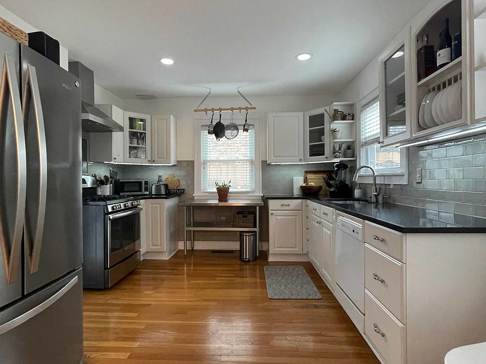 1st image of 1025 W 71st Ter