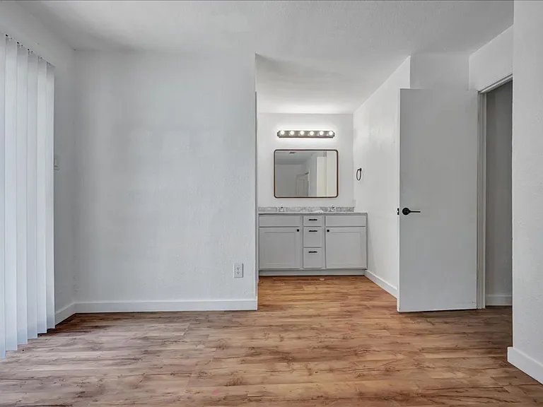 4908 Jade St — Photo 9