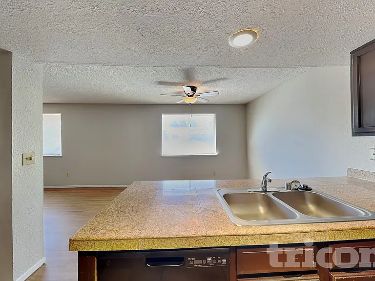 841 Wyoming Ave — Photo 5