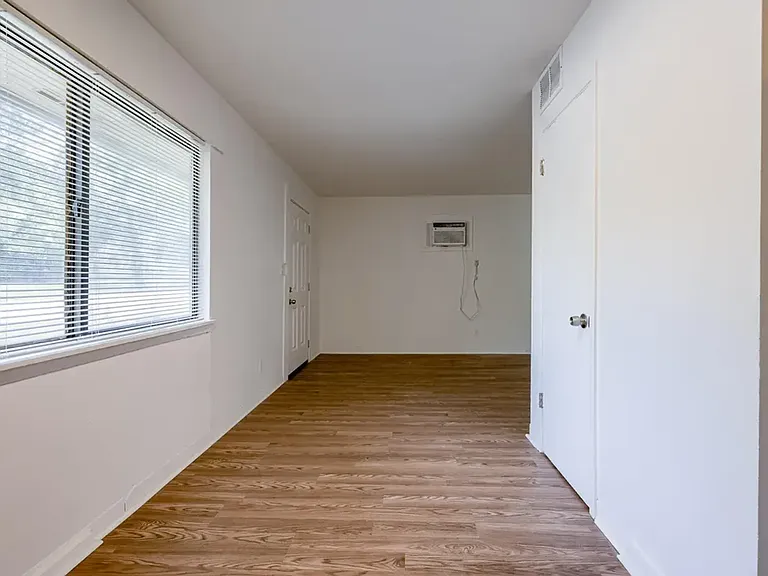 15216 Bellaire Ave — Photo 16