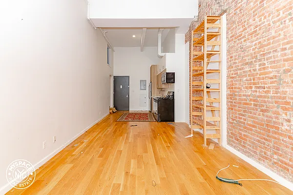 Rented by MySpaceNYC | media 28