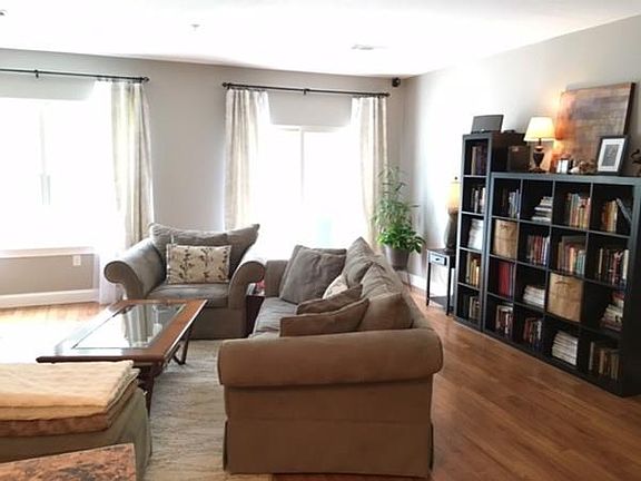 5th image of 610 Alder Way #610