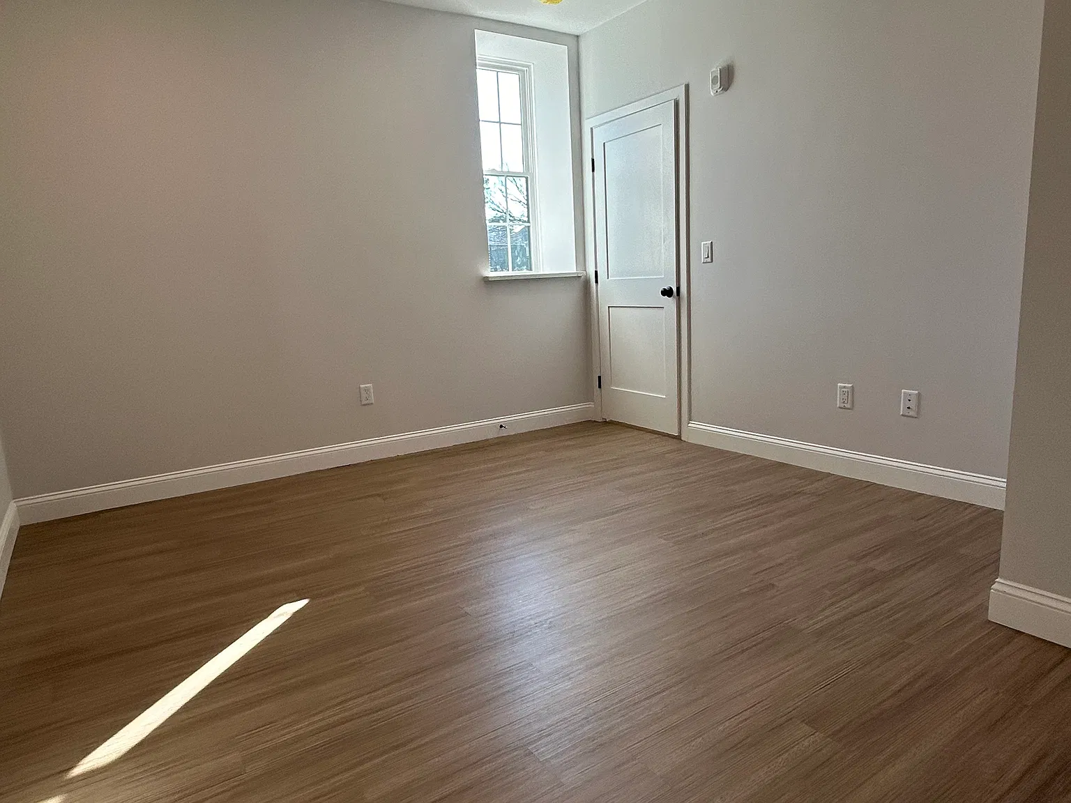 1193 Commercial St — Photo 4