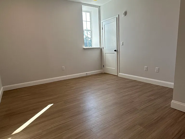 1193 Commercial St #2B — Photo 5