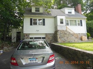 140 Ridgebrook Dr, Bridgeport, CT 06606