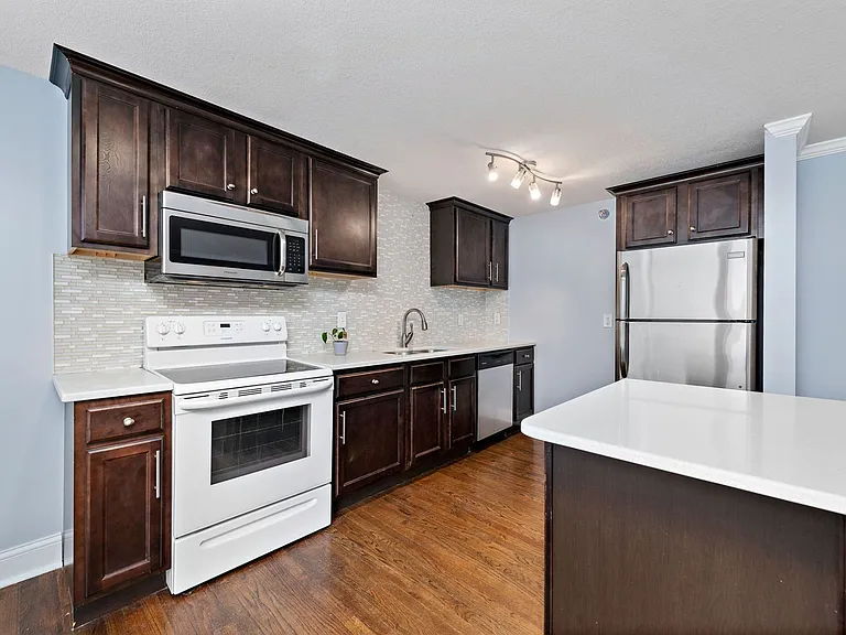 4544 Summit St — Photo 49