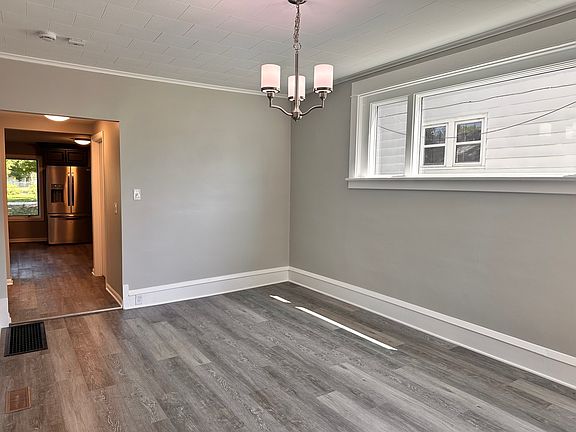 5th image of 305 S Sterling St