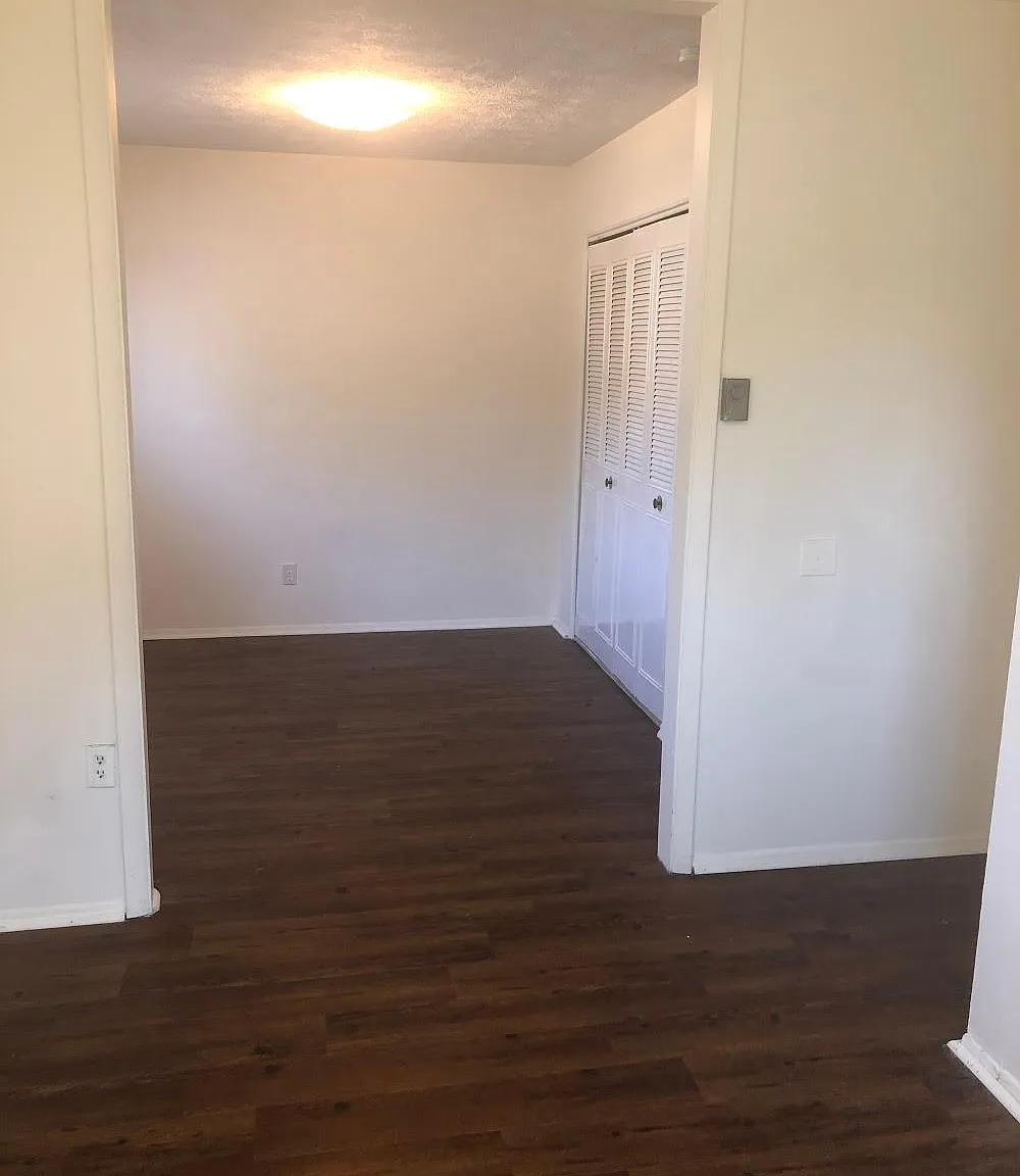 6 bed, 3520 sqft, $4,650 — Photo 2