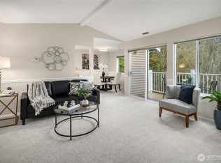 25235 SE Klahanie Blvd APT E301, Sammamish, WA