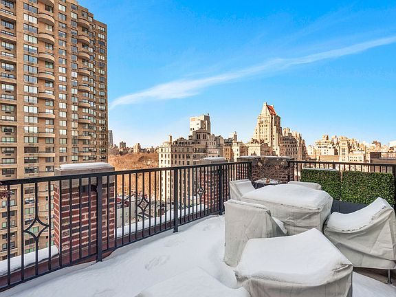 2nd image of 21 E 61st St APT 16A